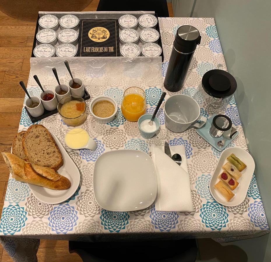 Au 10 Bed & Breakfast Luisant Eksteriør billede