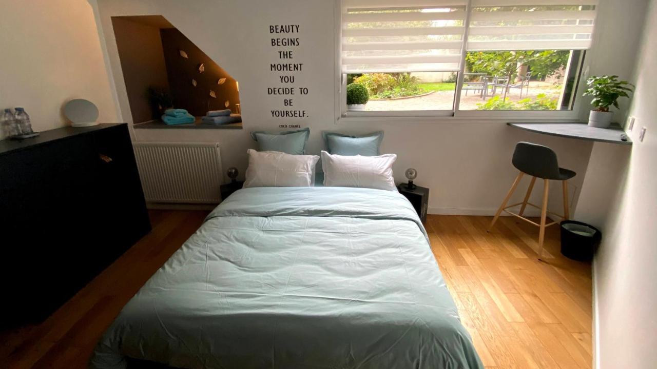 Au 10 Bed & Breakfast Luisant Værelse billede