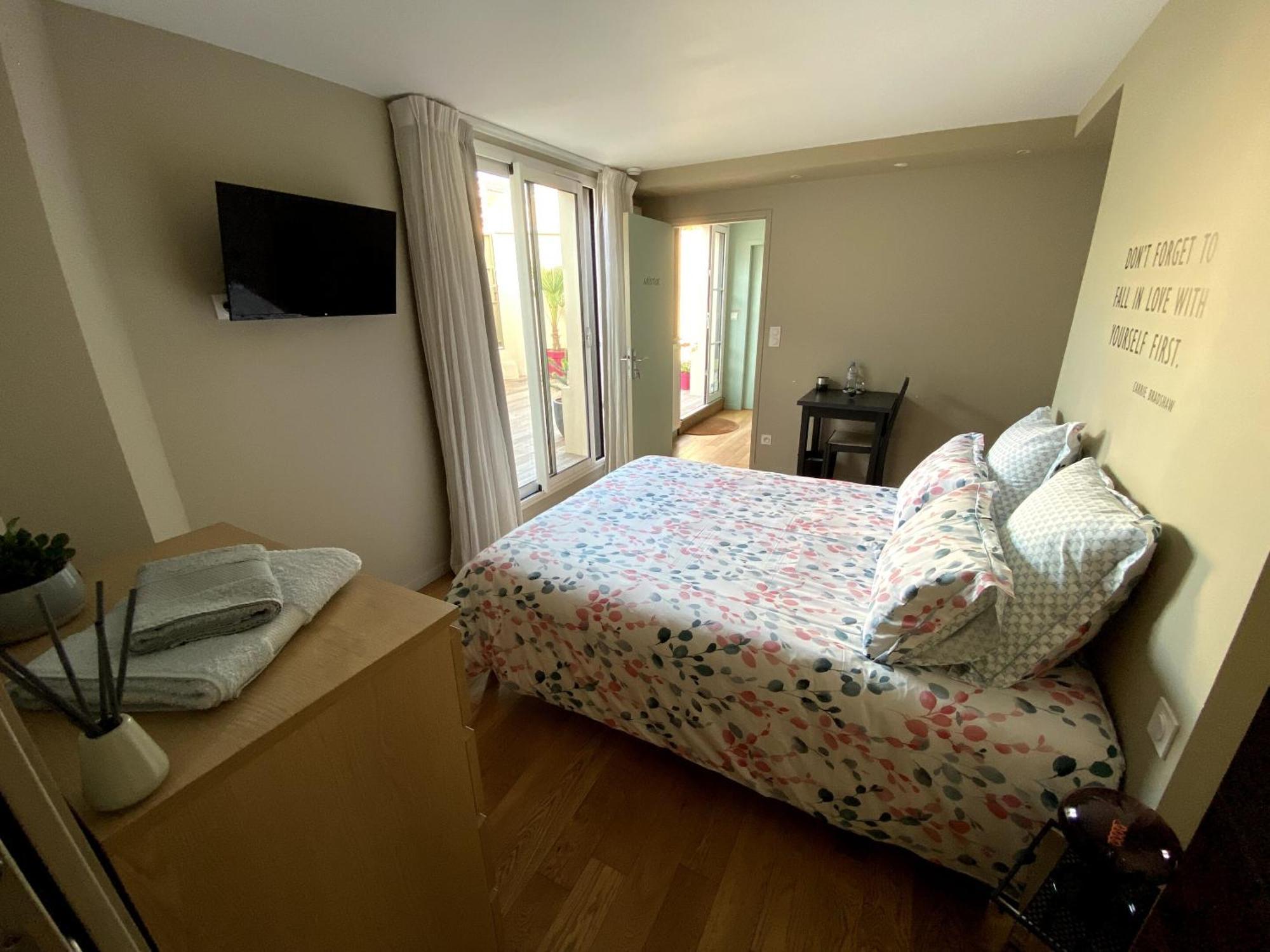 Au 10 Bed & Breakfast Luisant Værelse billede